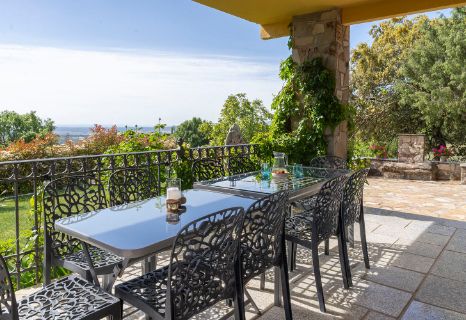 05 COMEDOR TERRAZA CUBIERTA