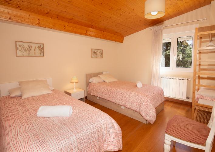 15 HABITACION CAMAS SIMPLES